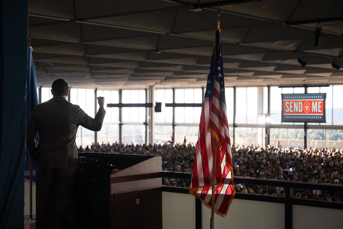 SecWar's tweet photo. The cadets of the United States Air Force Academy have raised their right hands and said, “SEND ME.”

They are AMERICA’S BEST AND BRIGHTEST. https://t.co/XoF6f9nadS