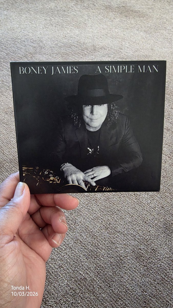 MrsHill08's tweet photo. Looove the pics! Your silhouette is always my favorite. Can't wait to have you sign this at @CityWineryCHI #VIP 
@boneyjames https://t.co/qYT9DZsqqW