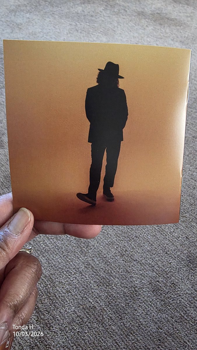 MrsHill08's tweet photo. Looove the pics! Your silhouette is always my favorite. Can't wait to have you sign this at @CityWineryCHI #VIP 
@boneyjames https://t.co/qYT9DZsqqW