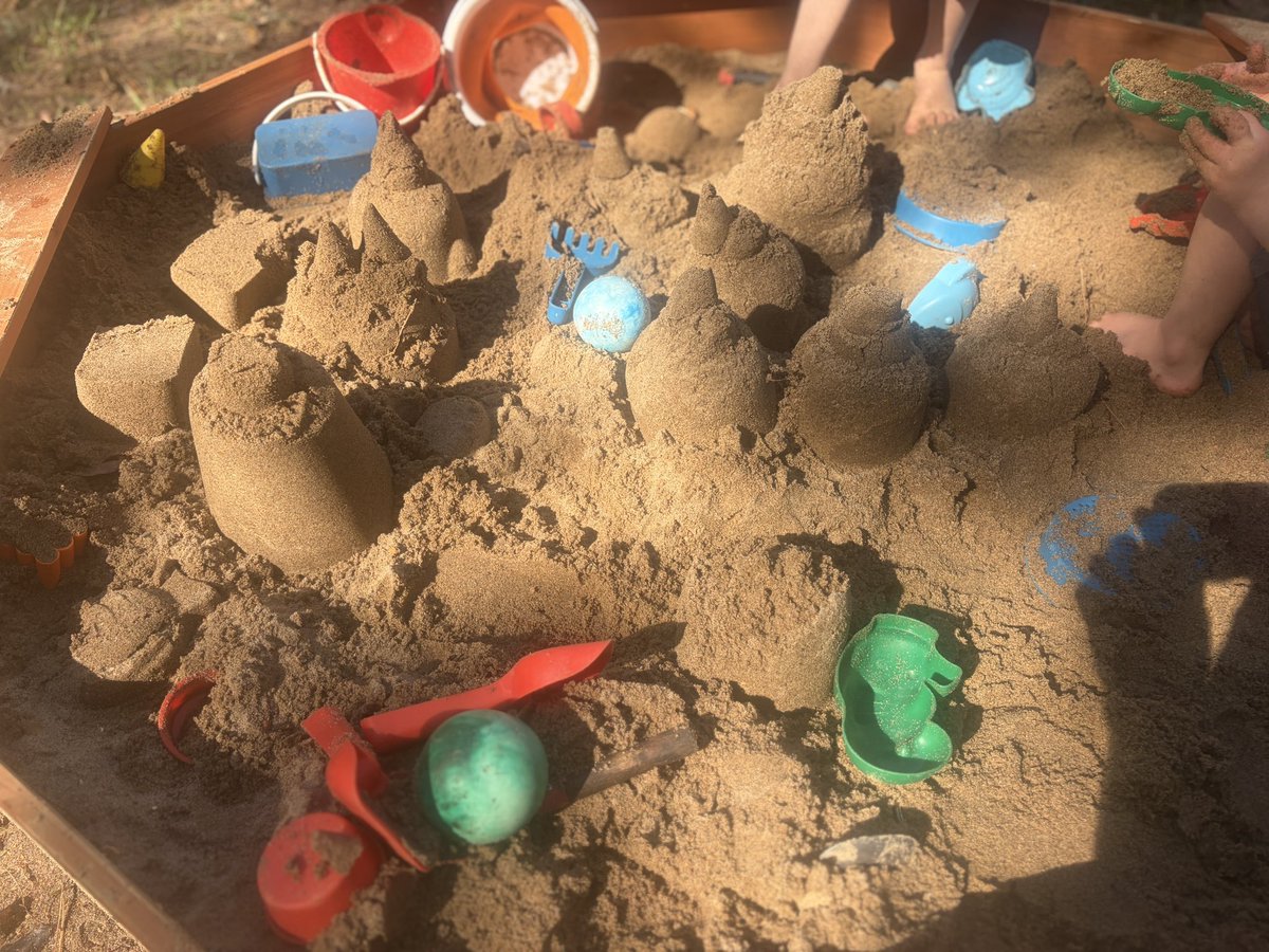 LisaTannerWrite's tweet photo. A sandbox was one of the best investments in our backyard that we’ve made. 

The younger kids spend hours out here every week, and the sensory play is so calming for them. https://t.co/6pIQLQcUCP