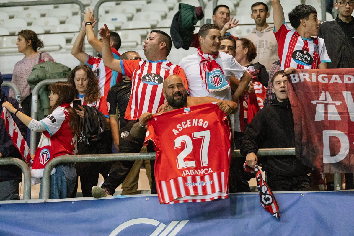 CDeportivoLugo's tweet photo. Un venres laborable calquera por Avilés ❤️‍🔥 

Canto honor á nosa xente 🫂

#ForzaLugo https://t.co/B7lh9MOQU8