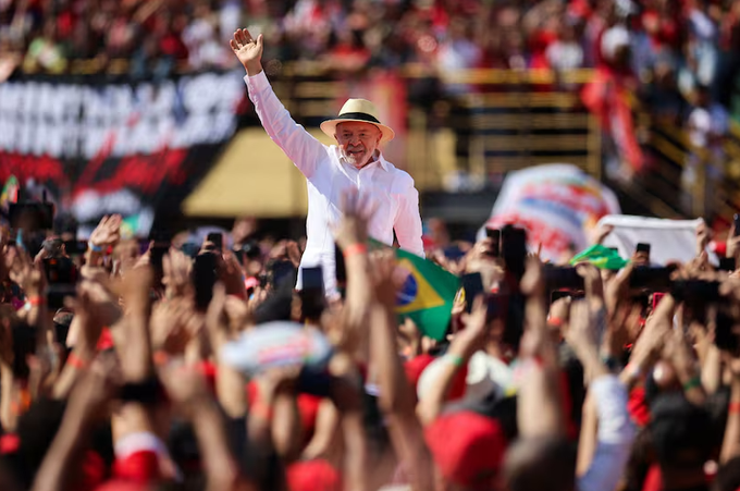 Baiantifascista's tweet photo. Quem como eu acha que @LulaOficial vai vencer no primeiro turno?
Escreve na reposta:

MEU VOTO É LULA https://t.co/c4tGWhBSih