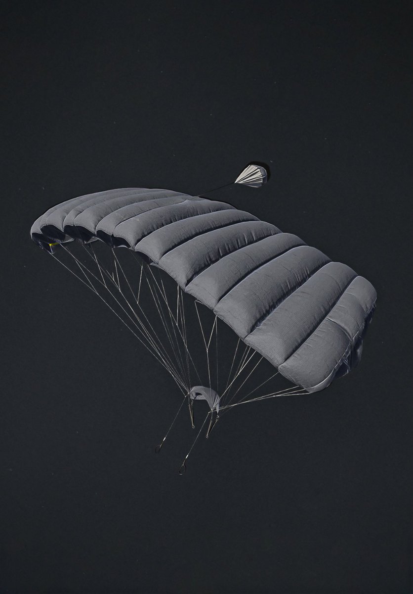DETONATEDcom's tweet photo. 'Parachutes' are possibly NOT Default in Modern Warfare 4 DMZ:

💥 In the June COD POD, an IW Dev said he "didn't have a parachute" &amp; fell after his helicopter was destroyed.

This means you might need to craft/buy them. https://t.co/DA4vG5A6yf