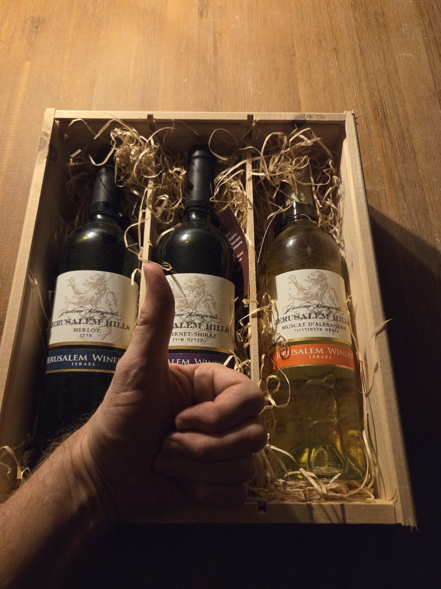 bpschut's tweet photo. Heerlijke Israëlische wijn uit de Jeruzalem Hills, de heuvels van Judea dus. Inderdaad, de Westelijke Jordaanoever, want jullie denken toch niet dat ik Sjoerdsma, Paternotte, een stel Jodenhaters in Den Haag en hun "liberale" meelopers laat beslissen welke wijn ik koop of drink? https://t.co/Ku6x0EpHbg