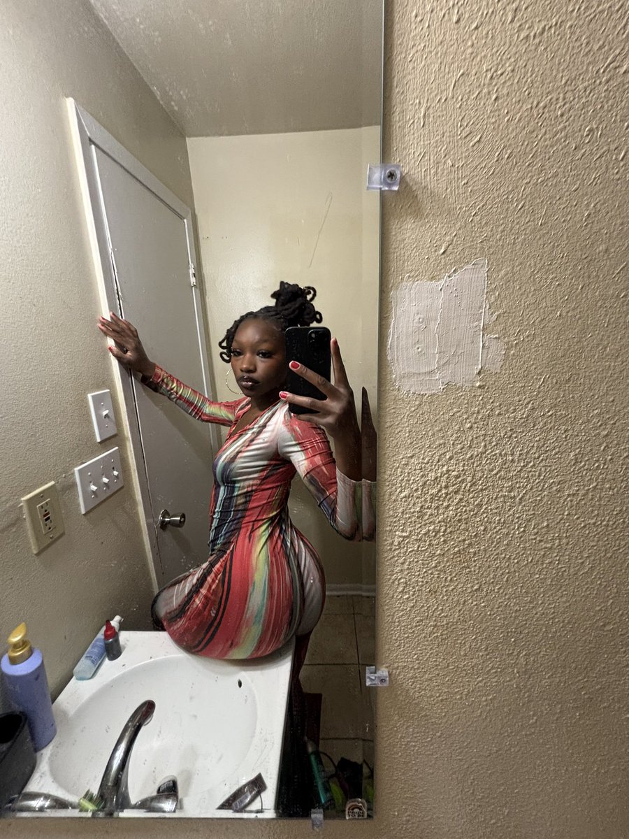 Bootbabybray's tweet photo. Can you fuck me from the back and still tongue kiss me https://t.co/y2NtuuSNzq