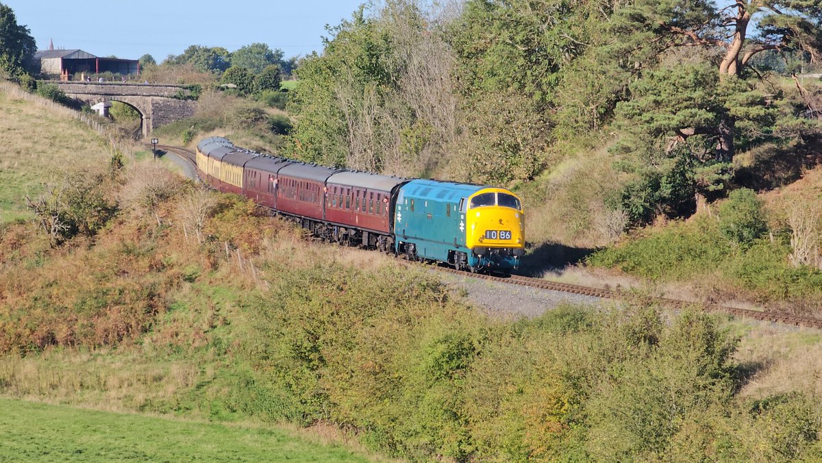 Harrod15S's tweet photo. Just got home from an absolutely fantastic 2 days linesiding the #SVR for the 1st time, tried lots of new locations and got some brilliant shots including these 4 of 20048 - 20189, D1062, D821 &amp; 33108 at #Erdington Bank #class20 #class52 #class42 #class33 #trains #FatherSonTime https://t.co/mBGyBVwGc0