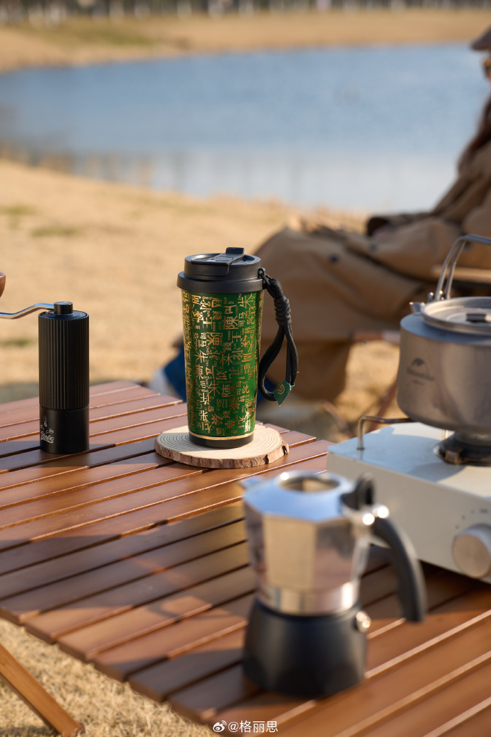 CatherineGxyga's tweet photo. Amanecer sobre el lago, café caliente y amigos. Nada mejor que escuchar el viento y las estrellas por la noche. #CampingAlegre https://t.co/oMb8QCtBXk