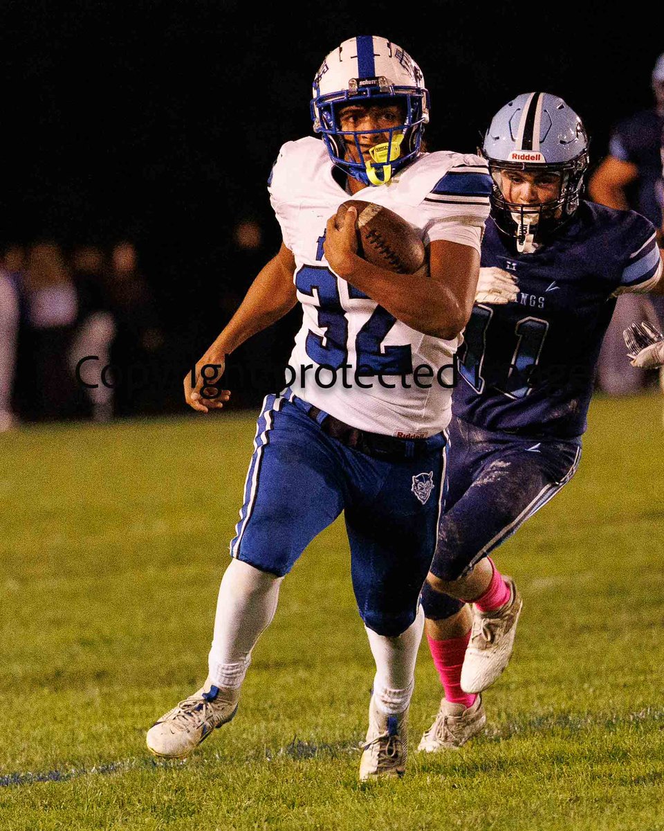 TheSportsBoard's tweet photo. Photos from the Sharpsville at Mercer football game Friday night. @SHSCoverage @BobGreenburg @Anthony_Romo9 @ChrisBurtch3033 @professorbriggs https://t.co/m4HMyZK2tB