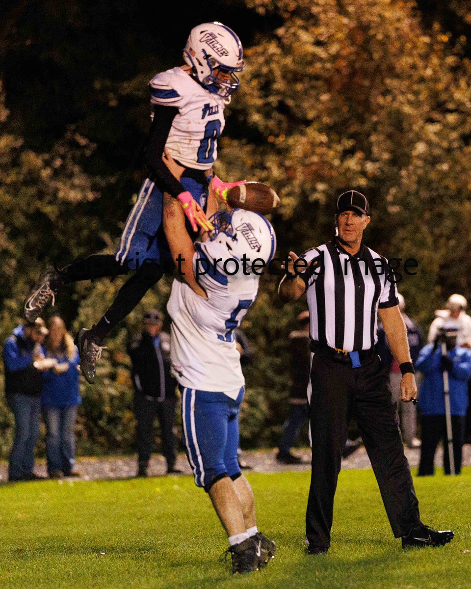 TheSportsBoard's tweet photo. Photos from the Sharpsville at Mercer football game Friday night. @SHSCoverage @BobGreenburg @Anthony_Romo9 @ChrisBurtch3033 @professorbriggs https://t.co/m4HMyZK2tB