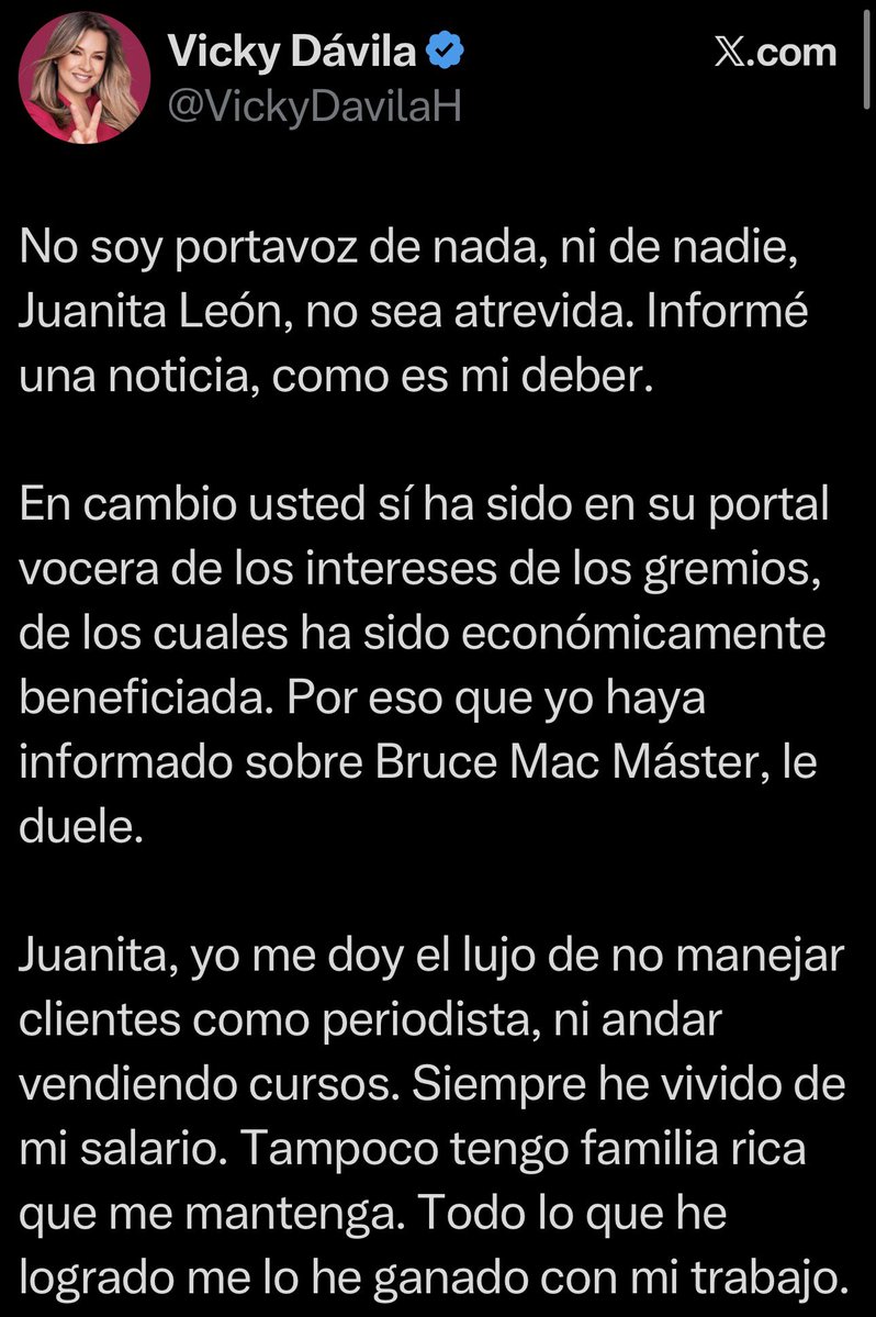 HombreJurista's tweet photo. La señora Victoria Eugenia Dávila @VickyDavilaH le exige a @jleonlasilla Juanita León la integridad y ética  periodística que no practica.

En su comunicación post hoy, Vicky se presentó como un ejemplo a seguir, afirmando que ella no representa a ningún grupo en particular, sino que simplemente “informó una noticia” relacionada con Bruce Mac Master.  

Es notable el estándar que exhibe Dávila; sin embargo, resulta lamentable la ausencia de reflexión interna.  Espero sinceramente que los periodistas mantengan un compromiso genuino con la precisión y la integridad en sus reportajes y en caso de que existan incentivos económicos, intereses personales o implicaciones políticas asociadas a la información, resulta imperativo su reconocimiento y divulgación leal.

Es imperativo recordar a este “faro moral” del periodismo lo siguiente:

En 2023, como directora de @RevistaSemana , publicó la entrevista de @Daysvasquezc y terminó usando la noticia para lanzar su fracasada plataforma polítiquera  con  el caso de Nicolás Petro. No lo puede negar.

El 3 de agosto de 2025 como fracasada precandidata publicó nuevamente conversaciones que ella misma presentó como parte del expediente reservado de la @FiscaliaCol y ojo porque no obraba como periodista sino como plan b de sus patrocinadores políticos. 

Sus presuntos abusos son la razón por la que está siendo investigada por violación de datos personales entre otras conductas ante la @FiscaliaCol junto a Daysuris del Carmen Vásquez que también participó supuestamente.

Posteriormente, la  señora Victoria Eugenia se retiró del medio @RevistaSemana y se postuló para la presidencia, continuando con el mismo expediente irregularmente. Se le investiga de presuntamente manipular conversaciones electrónicas, alterar datos y aprovechar todo como material de campaña. 

El 28 de noviembre de 2025 el juez de conocimiento del proceso de Nicolás Petro desde un juzgado de circuito en Barranquilla, le compulsó copias penales a Vicky por la humillación y el ataque a una mujer en estado de embarazo que resultó siendo parte de un conveniente desquite que Daysuris del Carmen saboreó públicamente como un elixir.

El despacho habló de posible vulneración grave de la intimidad y la #dignidad.

Entonces, Vicky, ¿a quien engaña? Usted acusa a otra periodista de ser portavoz por paga, pero usted debería explicar a las autoridades que la investigan por qué el caso de Nicolás Petro le sirvió primero como carátula y después como plataforma politiquera.

Vicky, Vicky, Vicky, mirando la paja en ojo ajeno…?