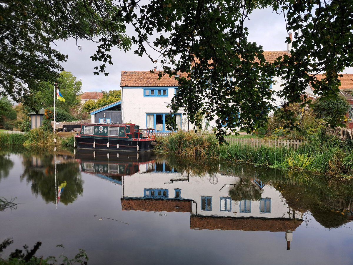 CB_cycles's tweet photo. Went exploring some glavel this morning as I'd never been along the riverside path, so headed out that way and came back to town via the canal #cycling #GenesisBikes #adventurebike #morningride #Taunton https://t.co/CWRbNgfILB