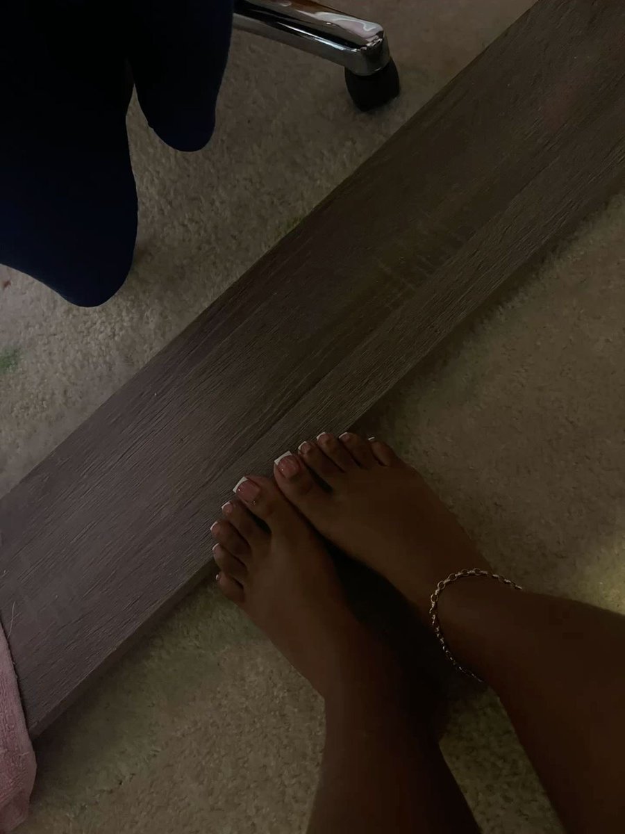 mayajanaeee_'s tweet photo. pretty pretty feet https://t.co/GhIha1Hn2U