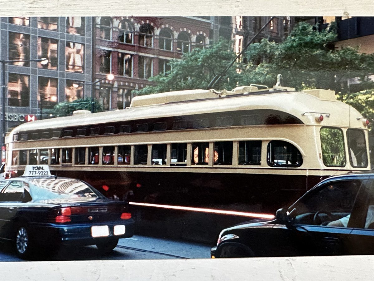 ARTnCOMMODITY's tweet photo. Toronto Presidents' Conference Committee (PCC) streetcar (@TTCNewsroom) in traffic at Wellington and York. https://t.co/moCUmYProX