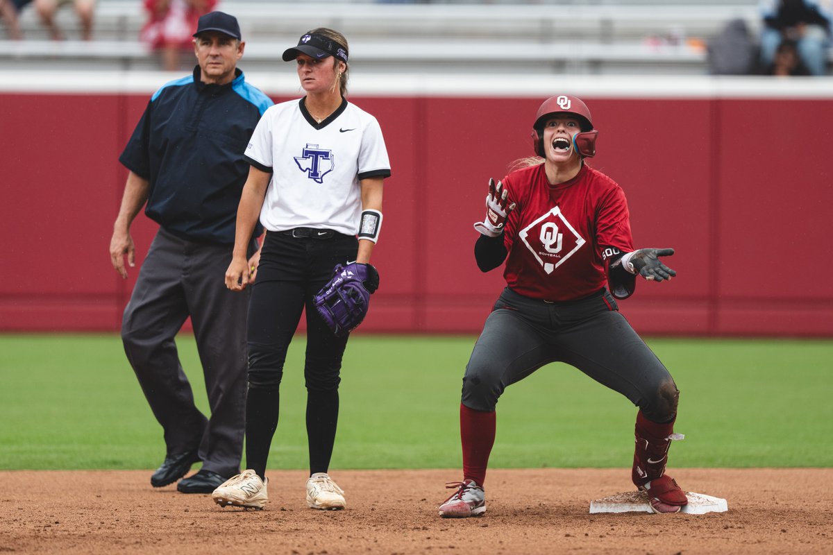 OU_Softball's tweet photo. hey 6-7 😂 https://t.co/MJn23BtPHs