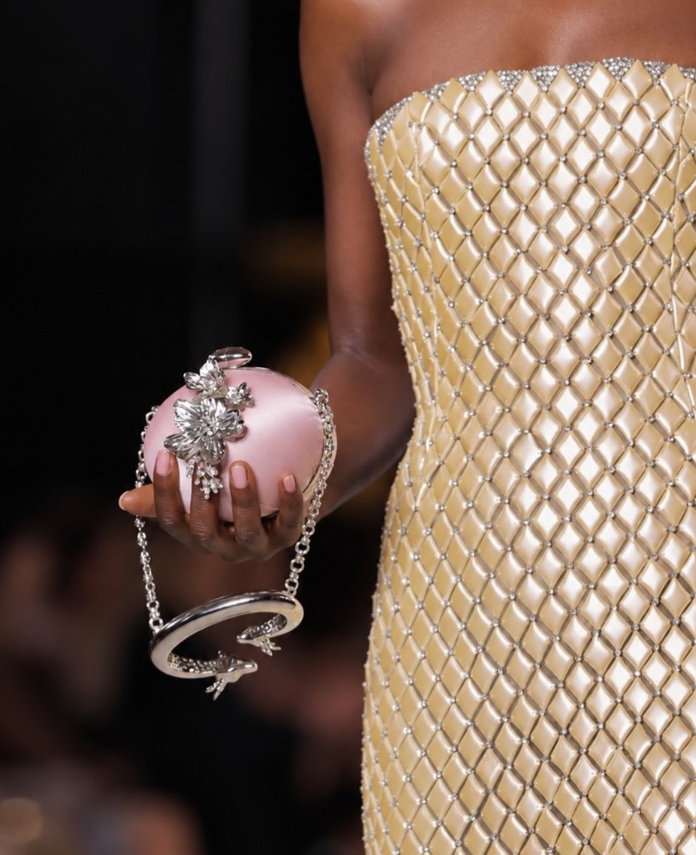 woonyluv's tweet photo. Georges Hobeika SS27! WOW https://t.co/QZbKbb9lwr
