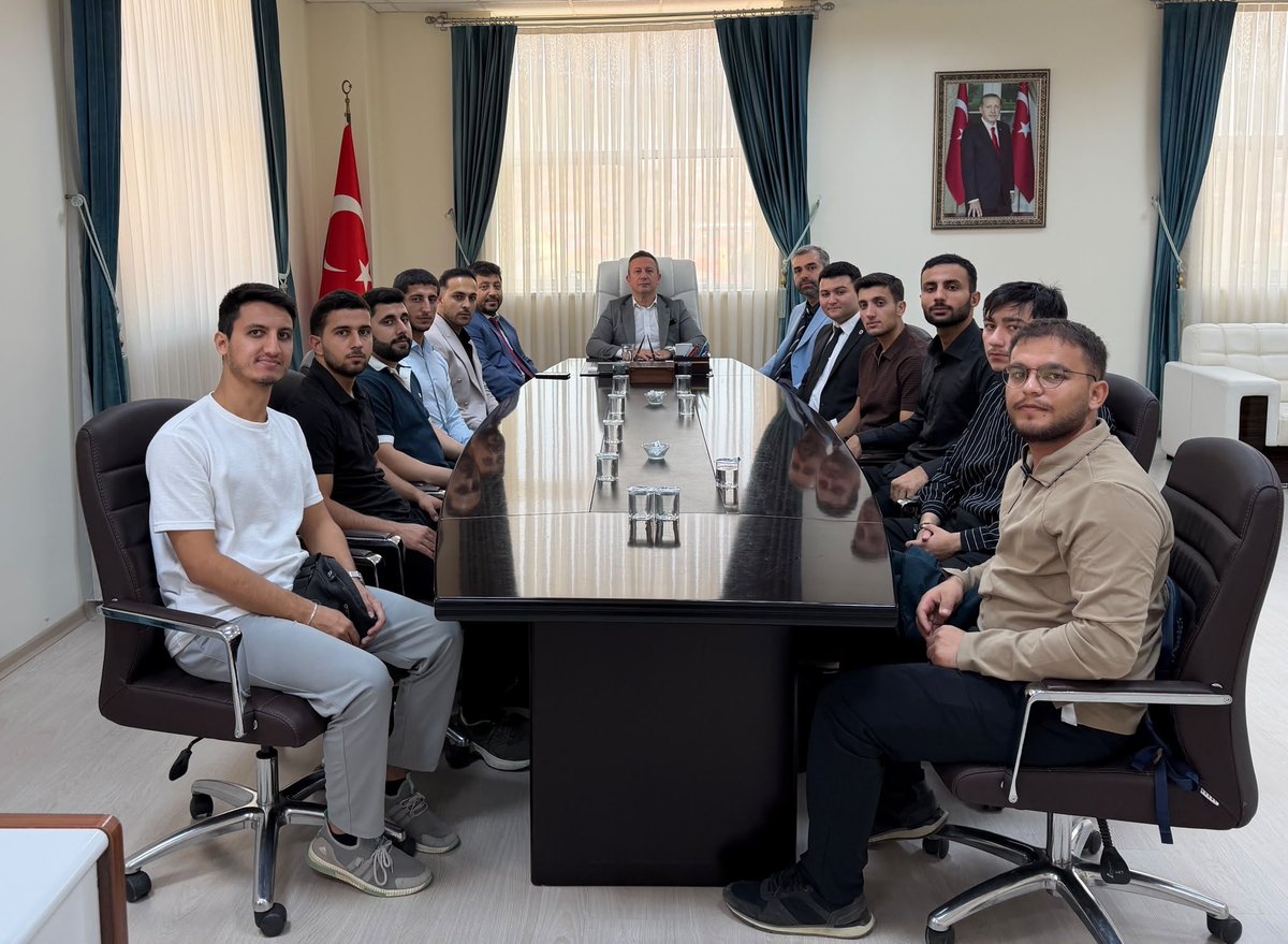 35ErenErguN's tweet photo. Çiğli Kaymakamımız Sn.Fatih Görmüş'ü Diyanet Çiğli Gençlik Kordinötörlüğü olarak İlçe Müftümüz İhsan Yeğen hocamız Din İşleri Uzmanımız Sefa Yeleğen hocam ve Kyk Eğitim Sorumlumuz Onur Gökçe ile Diyanet Gençlik ekibimiz ve Kyk Öğrencileri olarak ziyarette bulunduk... https://t.co/NjMOiuq16m