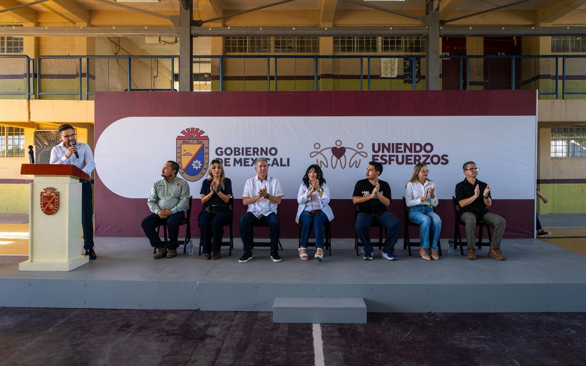 GobiernoMxl's tweet photo. Arrancamos D.A.R.E. Después de Clases en la Secundaria No. 66, en el Ejido Puebla, con actividades deportivas, culturales y educativas que brindan a niñas, niños y jóvenes herramientas para cuidarse y mantenerse lejos de las adicciones y la violencia.
#GobiernoDeMexicali
#MexicaliSeguroYEnPaz