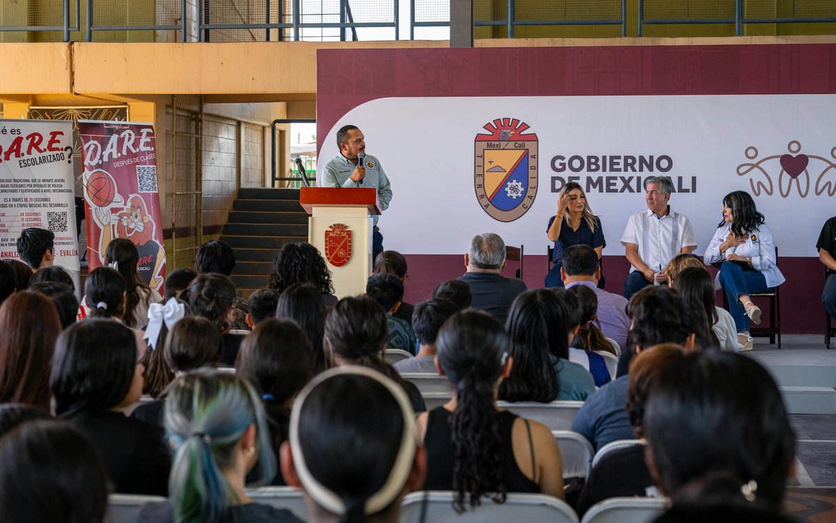 GobiernoMxl's tweet photo. Arrancamos D.A.R.E. Después de Clases en la Secundaria No. 66, en el Ejido Puebla, con actividades deportivas, culturales y educativas que brindan a niñas, niños y jóvenes herramientas para cuidarse y mantenerse lejos de las adicciones y la violencia.
#GobiernoDeMexicali
#MexicaliSeguroYEnPaz