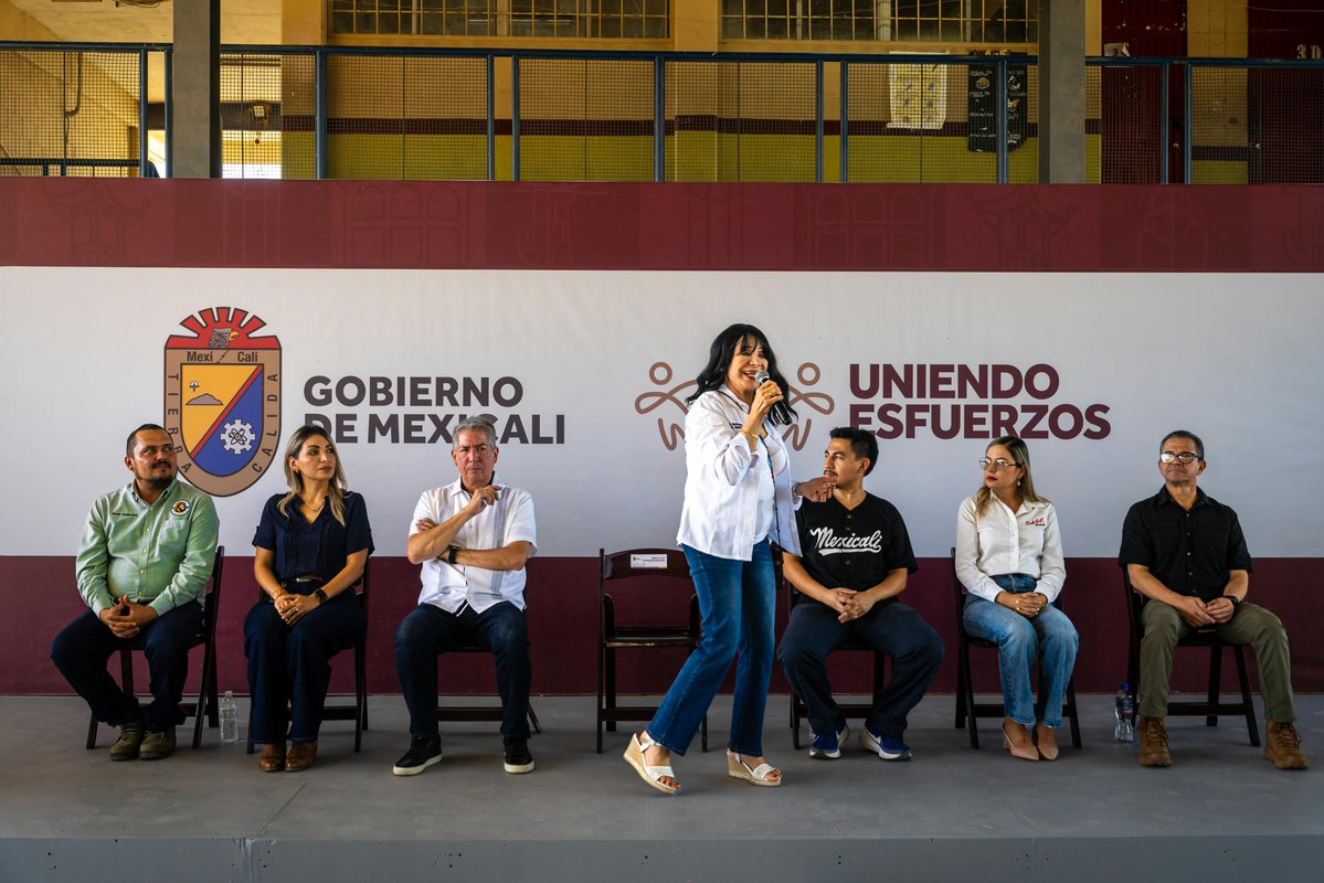 GobiernoMxl's tweet photo. Arrancamos D.A.R.E. Después de Clases en la Secundaria No. 66, en el Ejido Puebla, con actividades deportivas, culturales y educativas que brindan a niñas, niños y jóvenes herramientas para cuidarse y mantenerse lejos de las adicciones y la violencia.
#GobiernoDeMexicali
#MexicaliSeguroYEnPaz