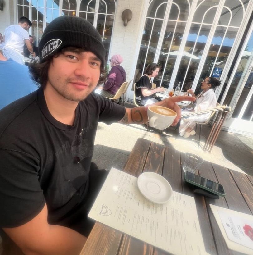 dylfcalum's tweet photo. bf day but it’s calum hood day https://t.co/XMCtcOh0X5
