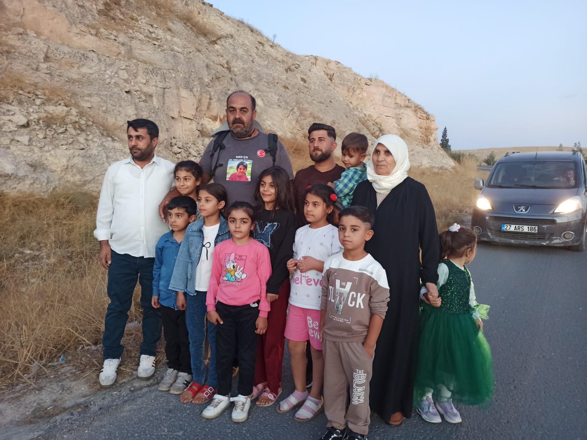 BaranGuran90415's tweet photo. Urfa halkına teşekkür ederiz bu kadar insan ilk günden son güne kadar allah razı olsun 
Her yerde bozuk limon cıkar siz urfa halkı değerlisiniz 
@yirmiucderece tarafsız ol şimdi bi bozuk limonu paylaştın bü kadar karşılayın insanlarıda paylaş https://t.co/T0IhSS2VBb