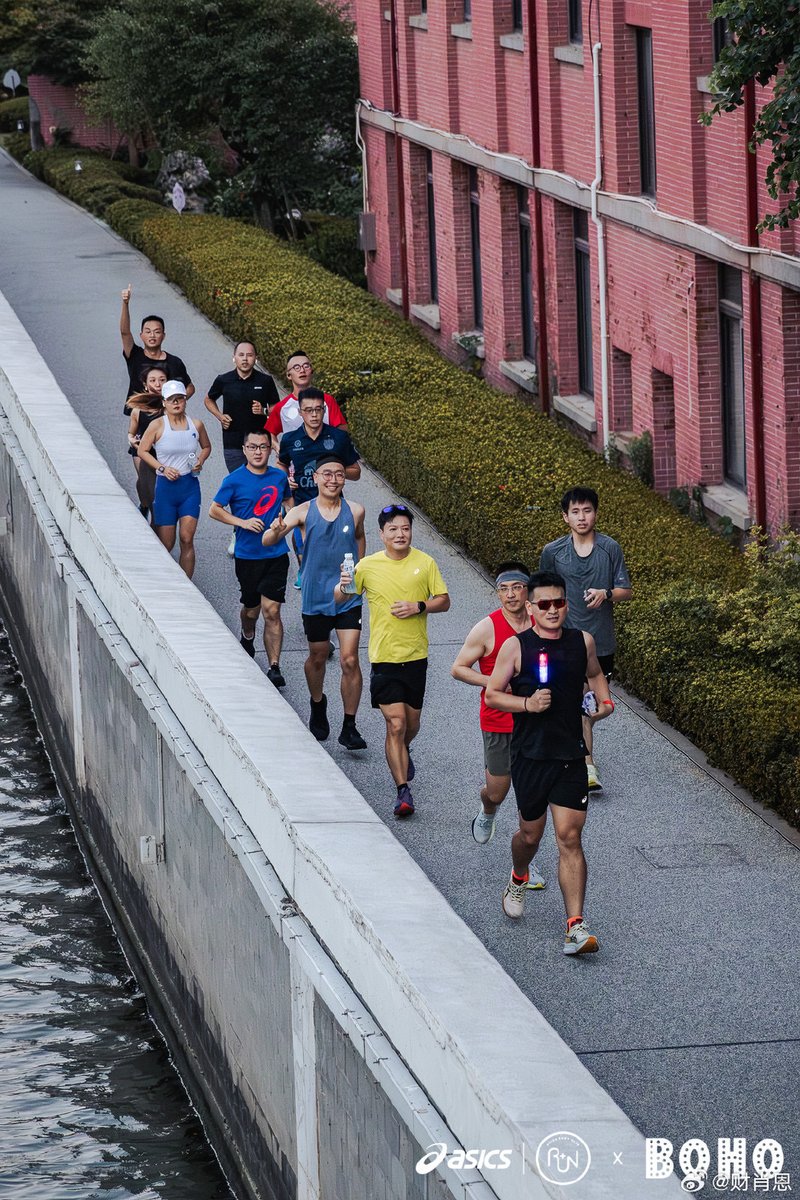 AdrianaBarlk's tweet photo. Hoy superé mi límite: terminé el reto de 30 días de correr 5km sin parar. Tu también puedes romper tus propios límites!， https://t.co/KwERJWvHOg