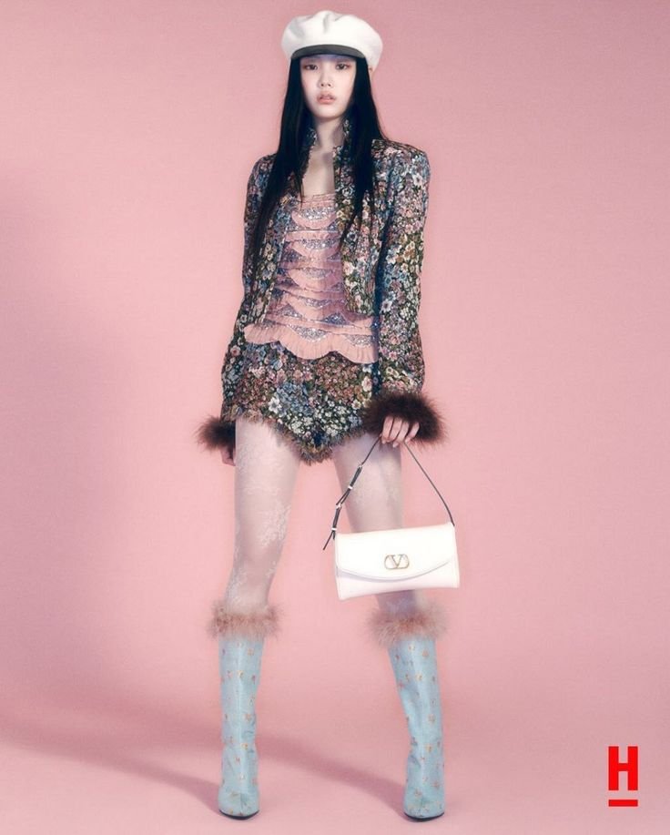 BIASFEROX's tweet photo. Wonhee posing for Valentino✨️ https://t.co/mjNnTHE6Jp
