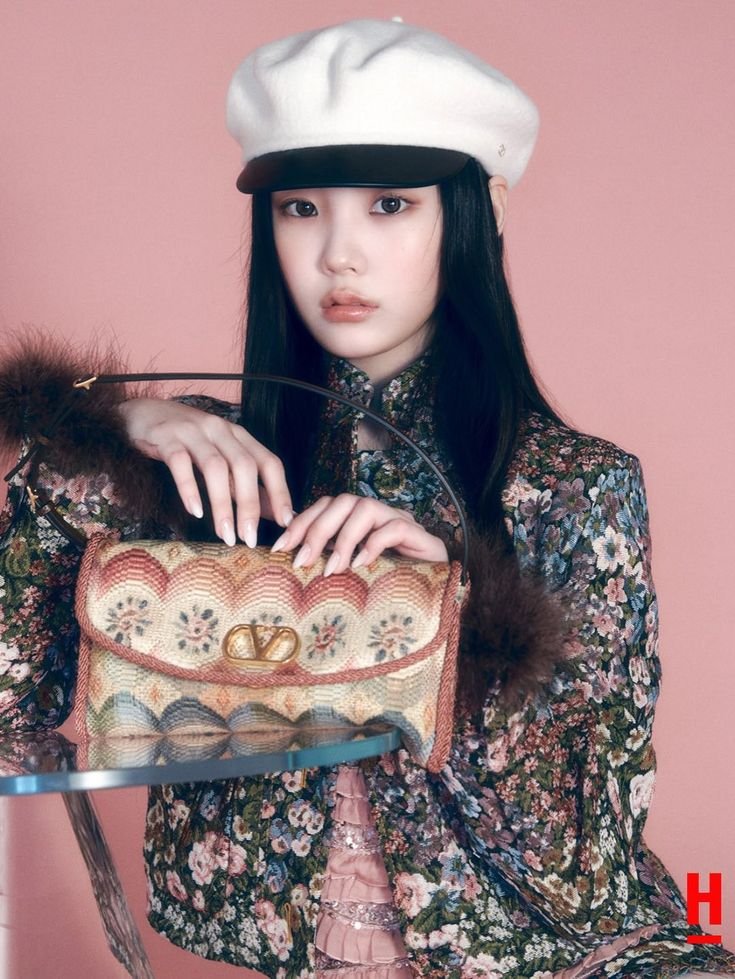 BIASFEROX's tweet photo. Wonhee posing for Valentino✨️ https://t.co/mjNnTHE6Jp