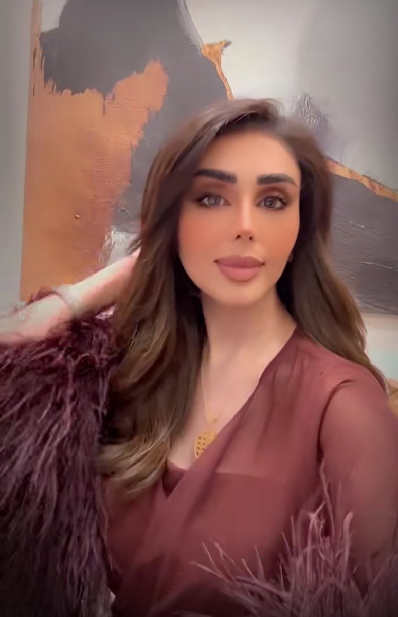 vip76ii's tweet photo. هنادي الكندري تدري ان السعوديين يحبونها ويحبون مكوتها 💋🔥🇸🇦 https://t.co/v1hqVQpEy7