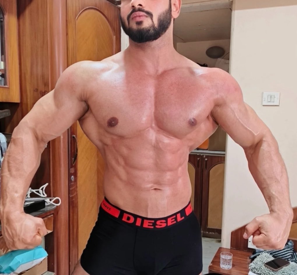alphasheikh9's tweet photo. Need a good boy to worship this #alpha https://t.co/ZyZvtdn3mq