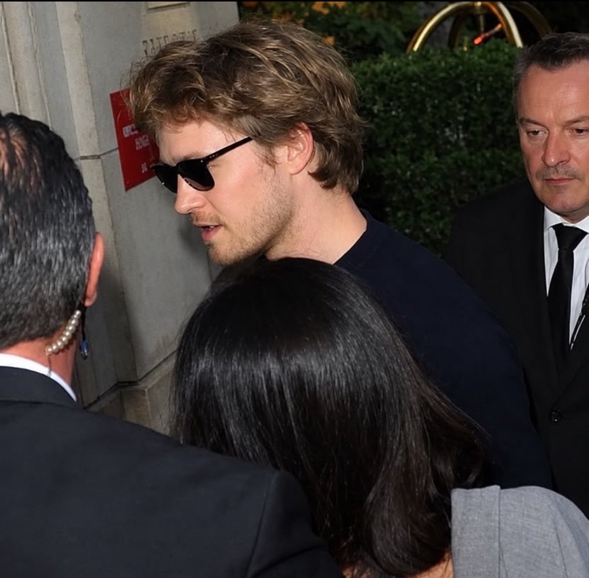 Meli_liv3's tweet photo. Joe Alwyn is officially warming up engines for that rom-com https://t.co/GNiELsRFWw