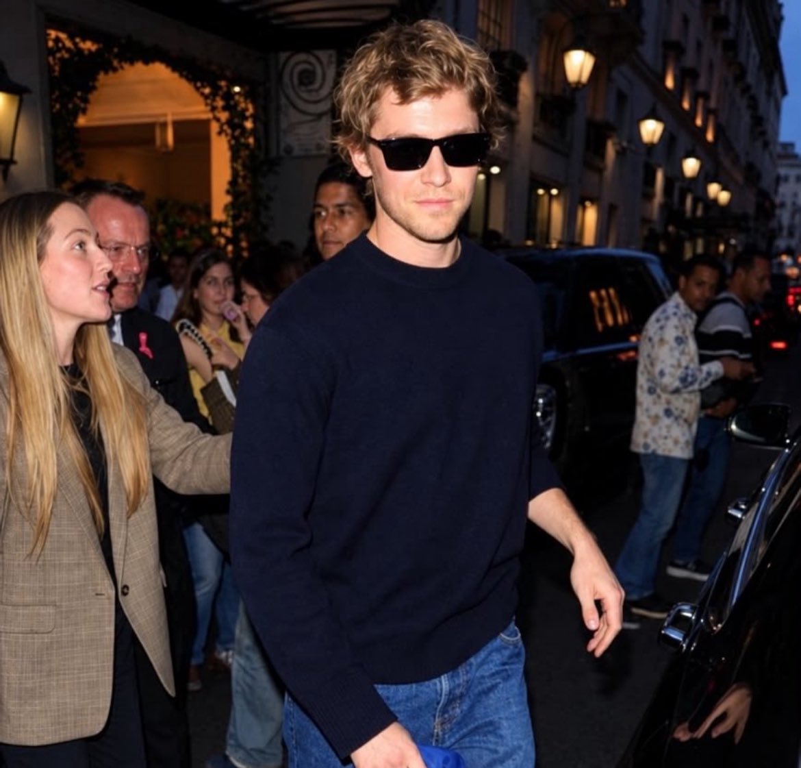 Meli_liv3's tweet photo. Joe Alwyn is officially warming up engines for that rom-com https://t.co/GNiELsRFWw