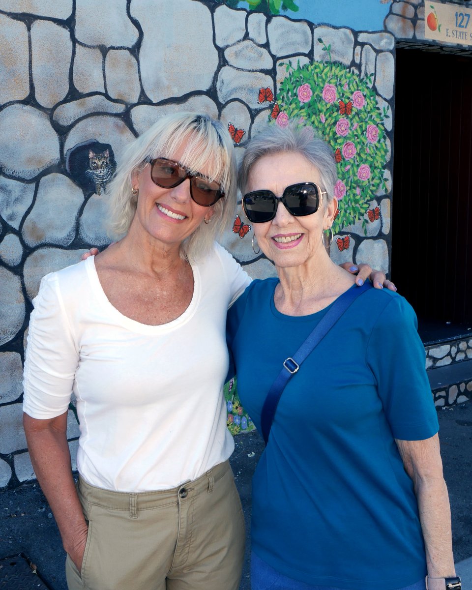 GaryWJeffPhotog's tweet photo. Two beaufiful women in my life and a loaf of gifted bread. What a great way to start my day..... https://t.co/reCIJ3tLOS