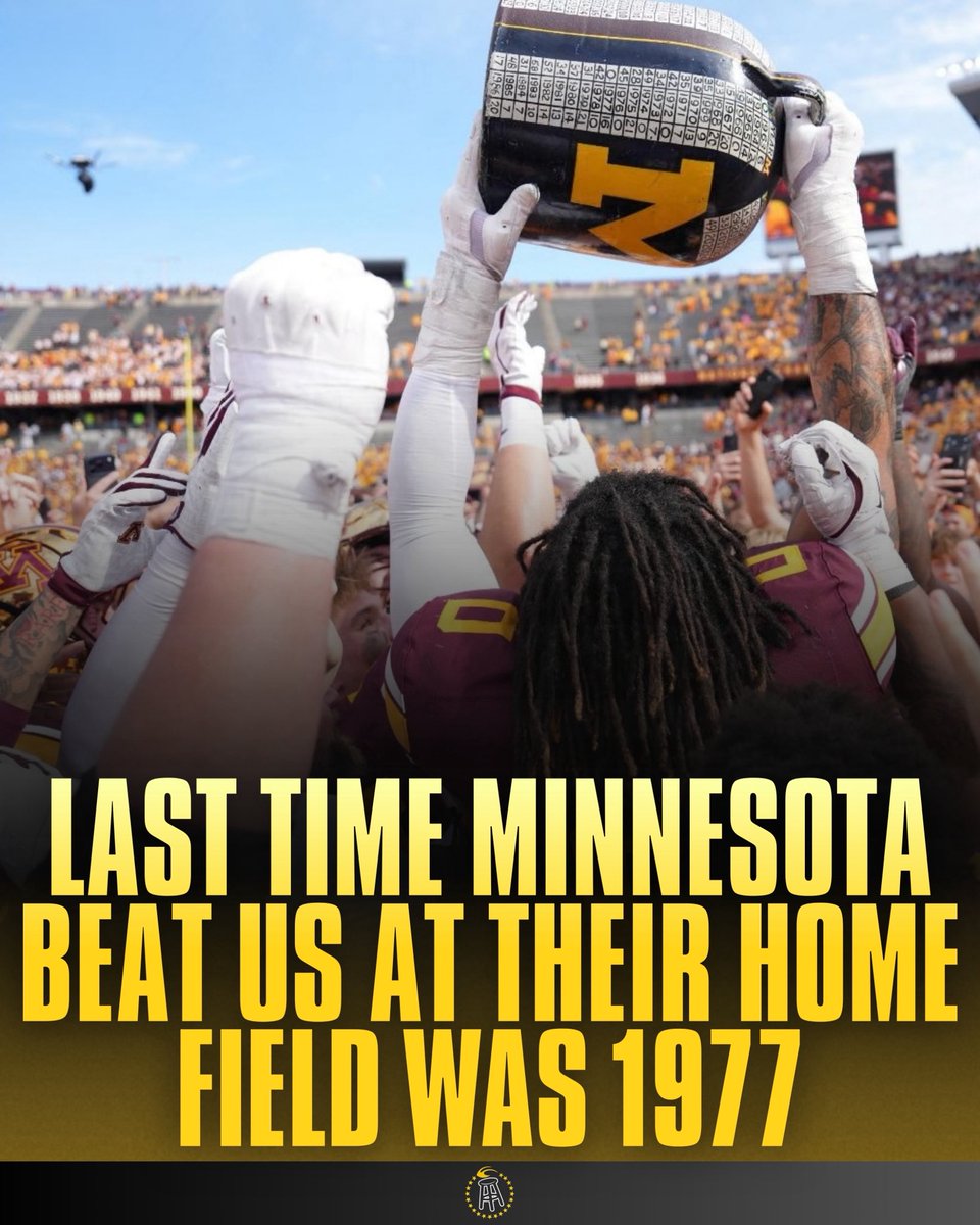 BarstoolUofM's tweet photo. Generationally bad start to a Michigan football season https://t.co/tyY32dqdiD