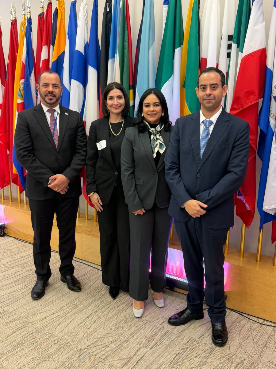 cnbshonduras's tweet photo. 🇭🇳 La #CNBS participó en el BankLAC & CapiLAC 2026 del BID en Washington, D. C.
La Superintendente María Betsabé Franco compartió los avances de Honduras en la nueva Ley de Mercado de Valores, incluyendo acceso al financiamiento para PYMES y regulación de activos tokenizados. https://t.co/PLGZppLEGz