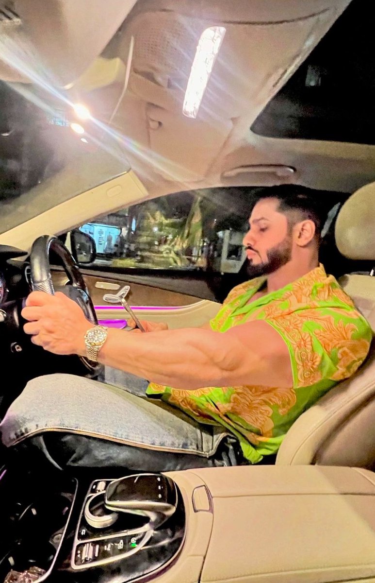 alphasheikh9's tweet photo. Who wanna be passenger princess #alpha #arab https://t.co/NBgG2YfnUI