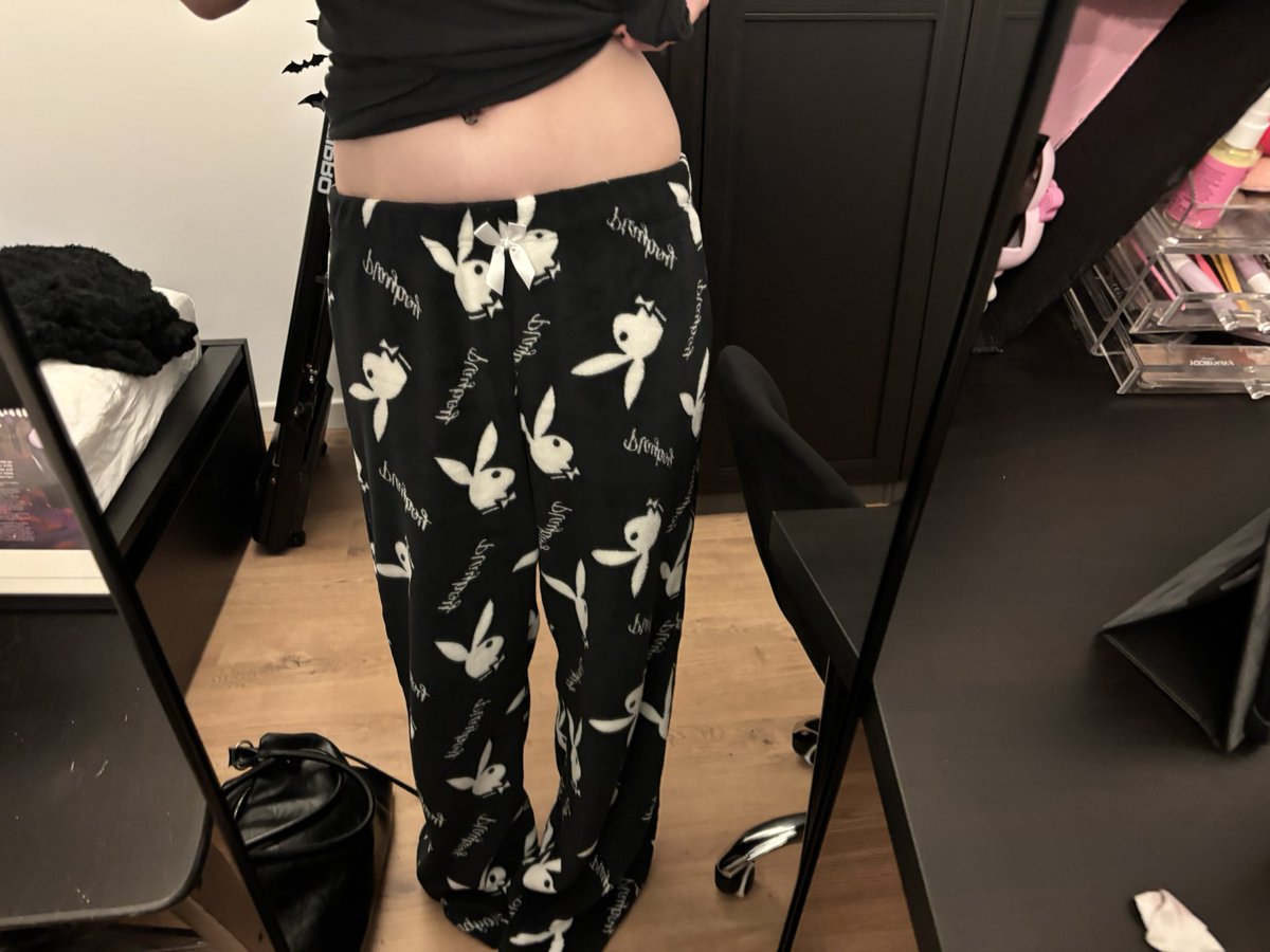 Gahyounn's tweet photo. my puppy covered half for these pants 😋

who’s going to pay for the rest of my outfit? :P

⁠#findom #finsub #paypig #gothbaddie #thronetwt https://t.co/adKdJCJFnw