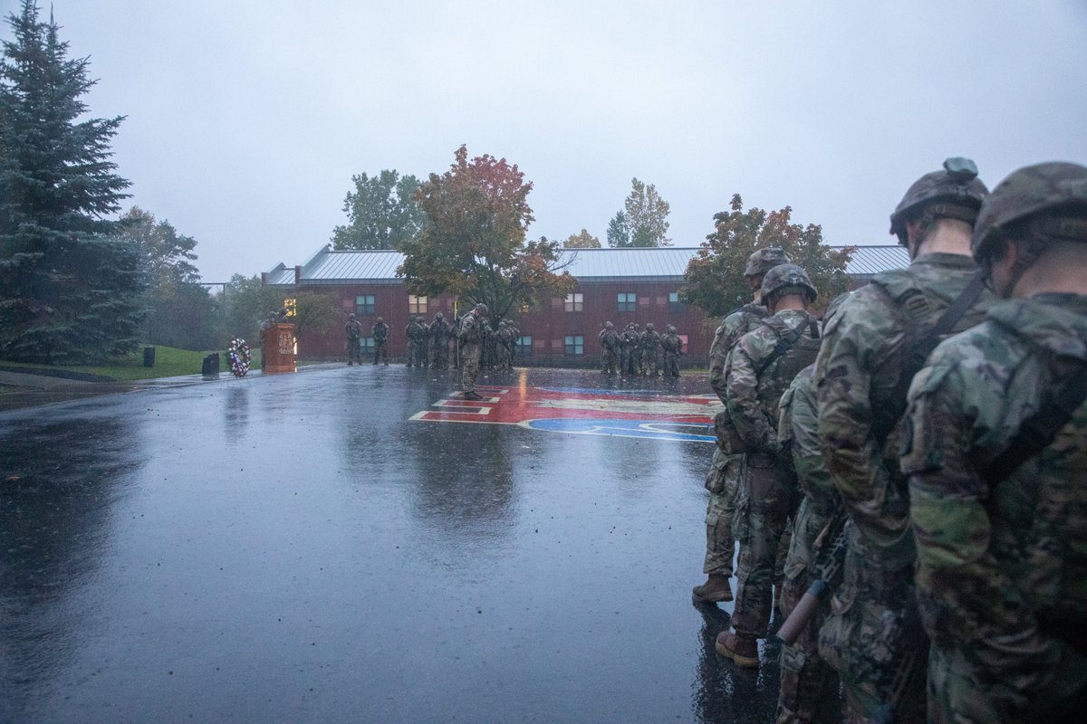 10MTNDIV's tweet photo. Today marks 33 years since the Battle of Mogadishu. Soldiers from 2-14 IN honor the bravery, sacrifice, and legacy of those who served.

Right of the line.

#MogadishuMile #FortDrum https://t.co/MnvUPB4F5m