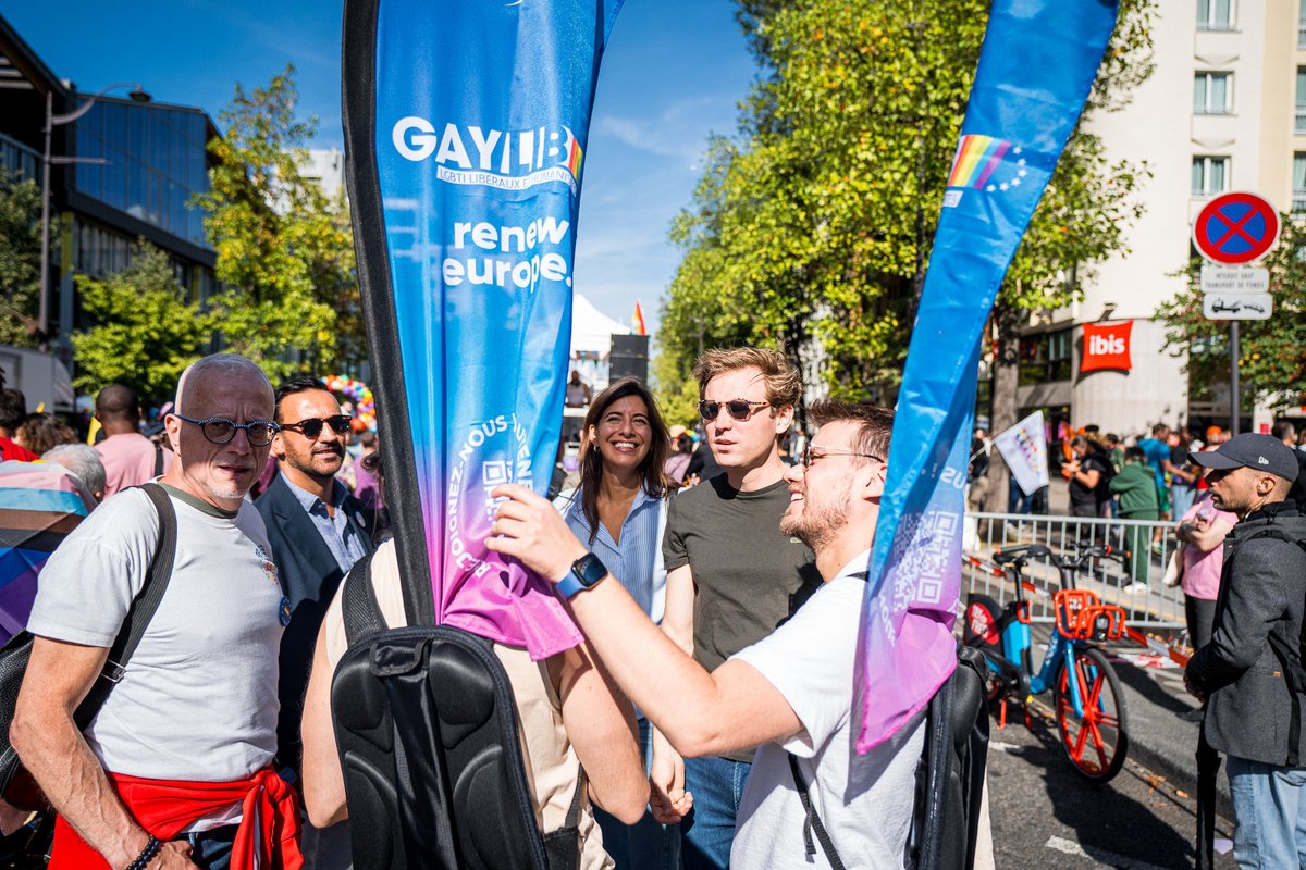 rachelflore's tweet photo. Libres et fiers d’aimer. 
🌈 #PRIDE2026 https://t.co/zOUnZ9aqmA