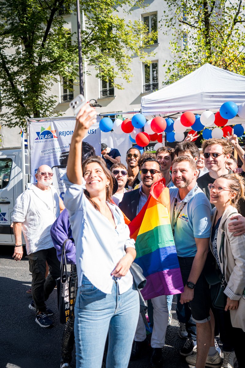 rachelflore's tweet photo. Libres et fiers d’aimer. 
🌈 #PRIDE2026 https://t.co/zOUnZ9aqmA
