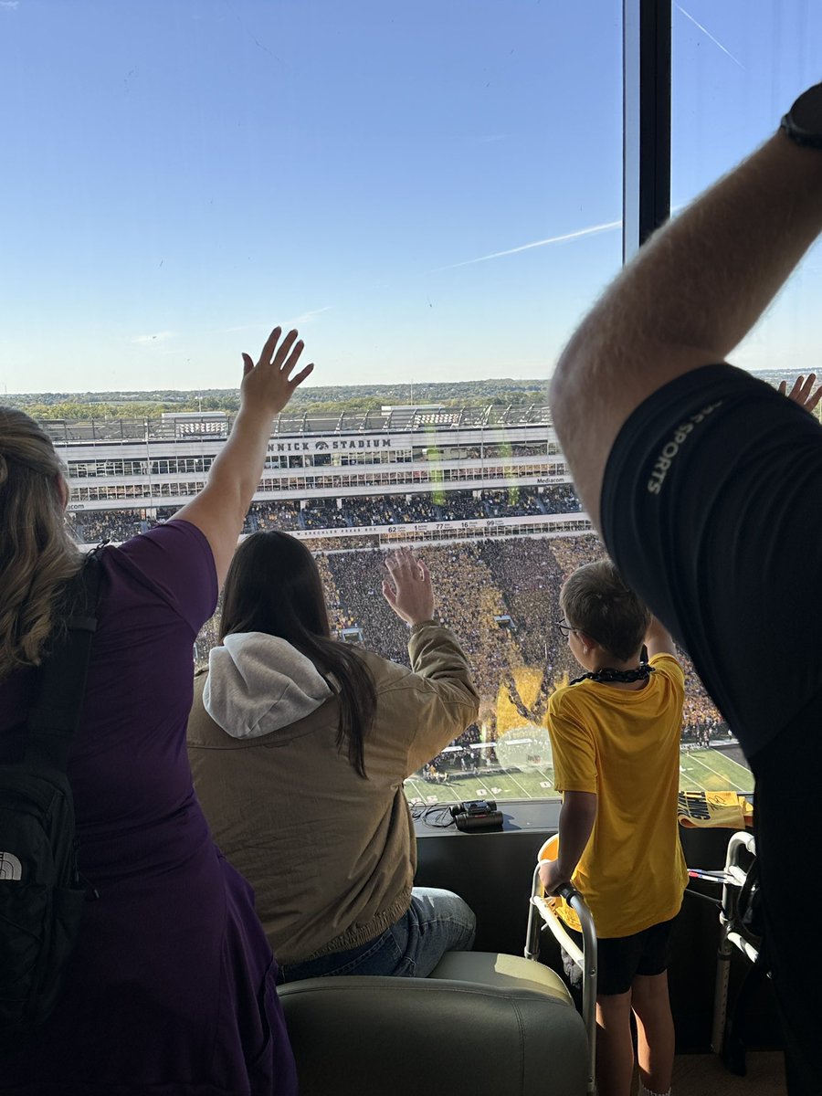 UIchildrens's tweet photo. Another Saturday, another Iowa Wave. 💛 https://t.co/7CyFam4Ig0