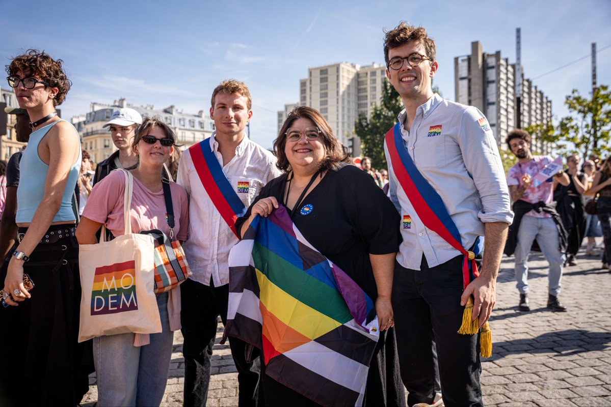 AudreyLive14's tweet photo. Ensemble 
Élus de Paris à la Gay Pride 
Pour marcher avec la communauté LGBTQIA+, lutter contre les discriminations et protéger les droits de chacun
Avec @PierreBaty @maudgatel @JulesPasquier18 @ParisAuCentre
@ProgressistLGBT  @NveauSouffle14e #Pride https://t.co/fe3gxJtS6E