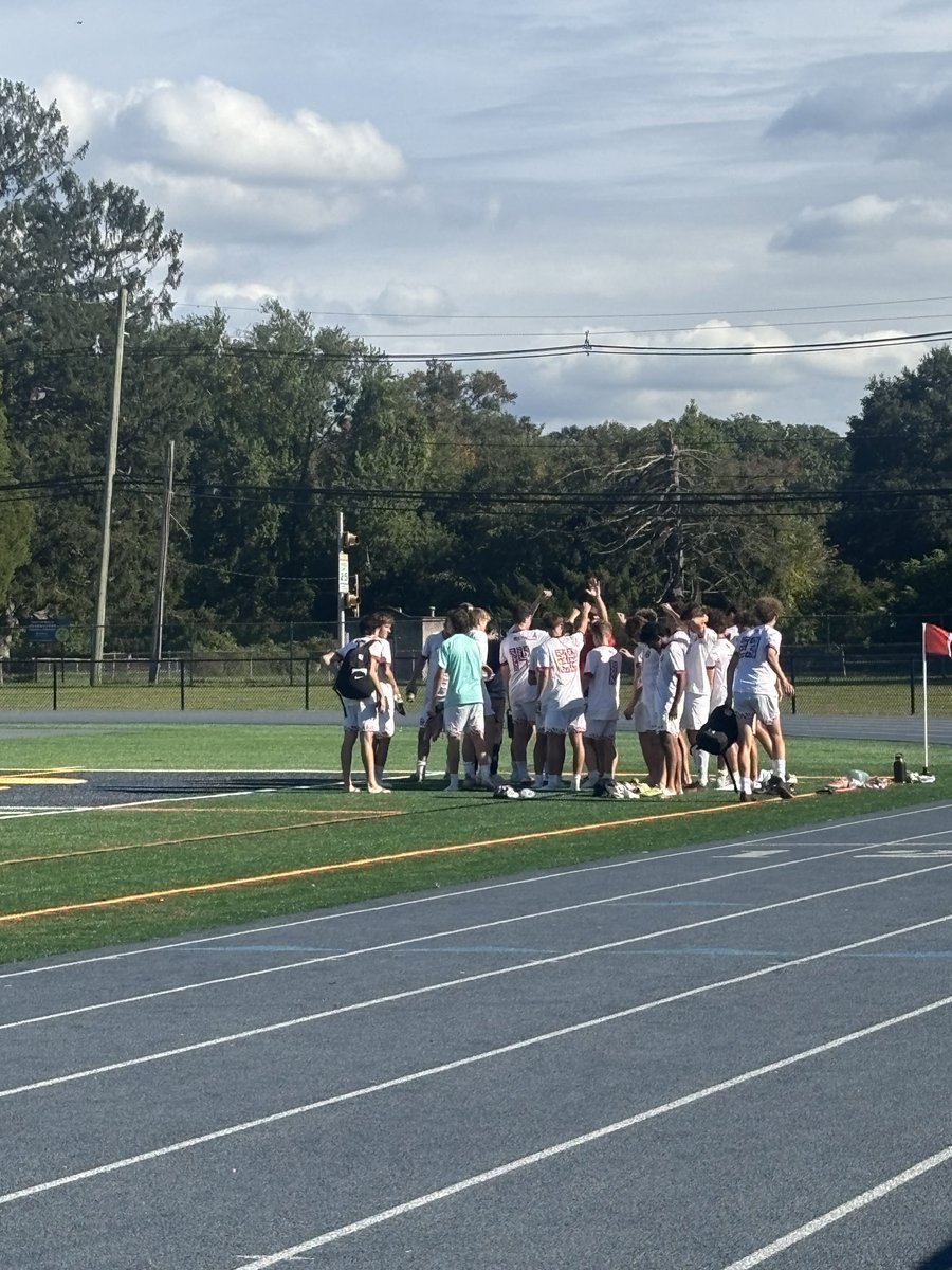 redbirdsoccer's tweet photo. What a week for the BIRDS! 🐦 HOCO, Powder Puff, Mike = HOCO King 👑 &amp; 3 wins! Jayden scored early, Vince ➡️ Harry for 2-0. Filip &amp; Harry saved balls off the line to earn BIRDS OF THE GAME! Next up: HOCO DANCE 🕺 #KAIZEN #HOCO #ATown #TilYouCant @ATownRedbirds @UFRSDSuper https://t.co/f5gy8Vxjpr