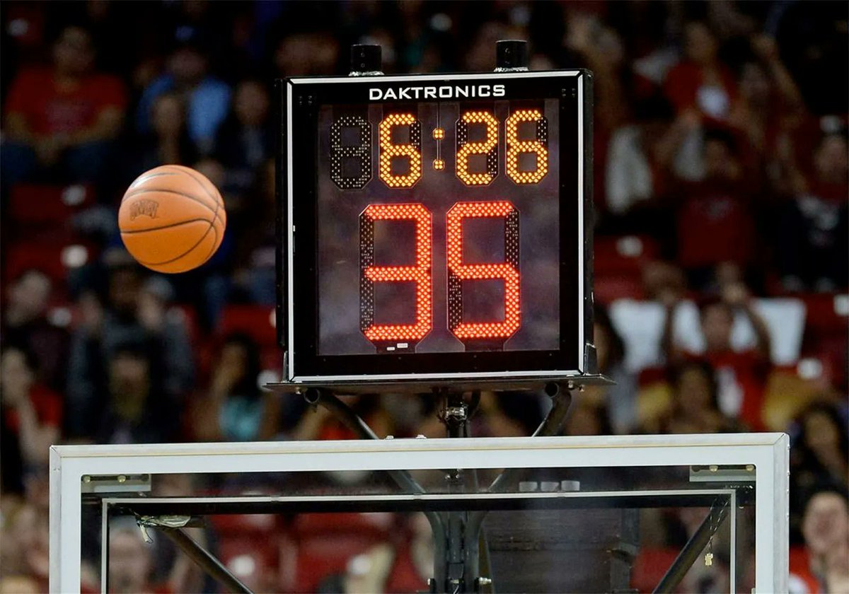 TenthRegion's tweet photo. Kentucky schools can use the 35-second shot clock during the 2026-27 season if both teams agree, one year before it becomes mandatory statewide in 2027-28. More:
>> https://t.co/97e1cpr45o https://t.co/mb19U0AqsP