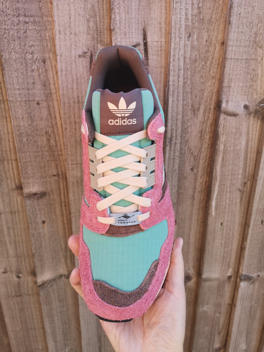 SeanWard86's tweet photo. Quality delivery received earlier this week πππ» a new pair of Adidas ZX 8000 π€© absolutely obsessed with this CW πππ»///
#adidaszx8000 #shareyourstripes #adidasaddict #sneakerhead #adidaslover #adicasual https://t.co/mlwD7QlsGb