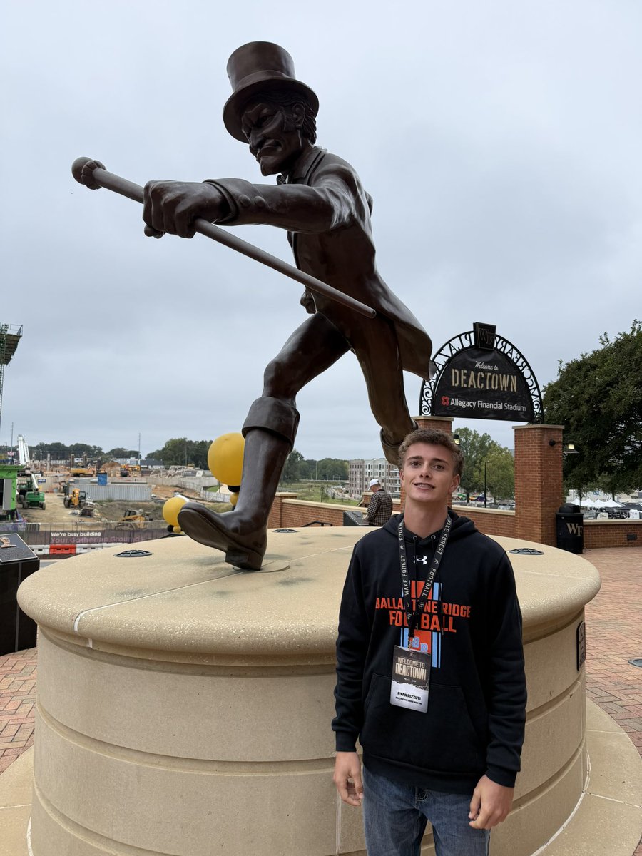 RRizzuti10's tweet photo. Had an amazing time at @WakeFB with my family and my @brhswolves_fb teammates https://t.co/kBDkJrclQ0