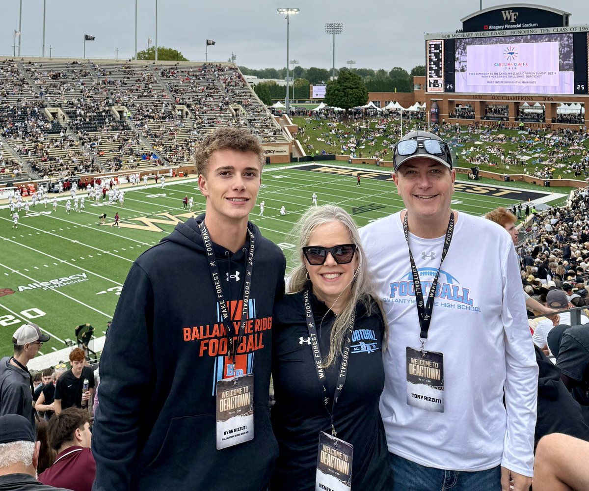 RRizzuti10's tweet photo. Had an amazing time at @WakeFB with my family and my @brhswolves_fb teammates https://t.co/kBDkJrclQ0