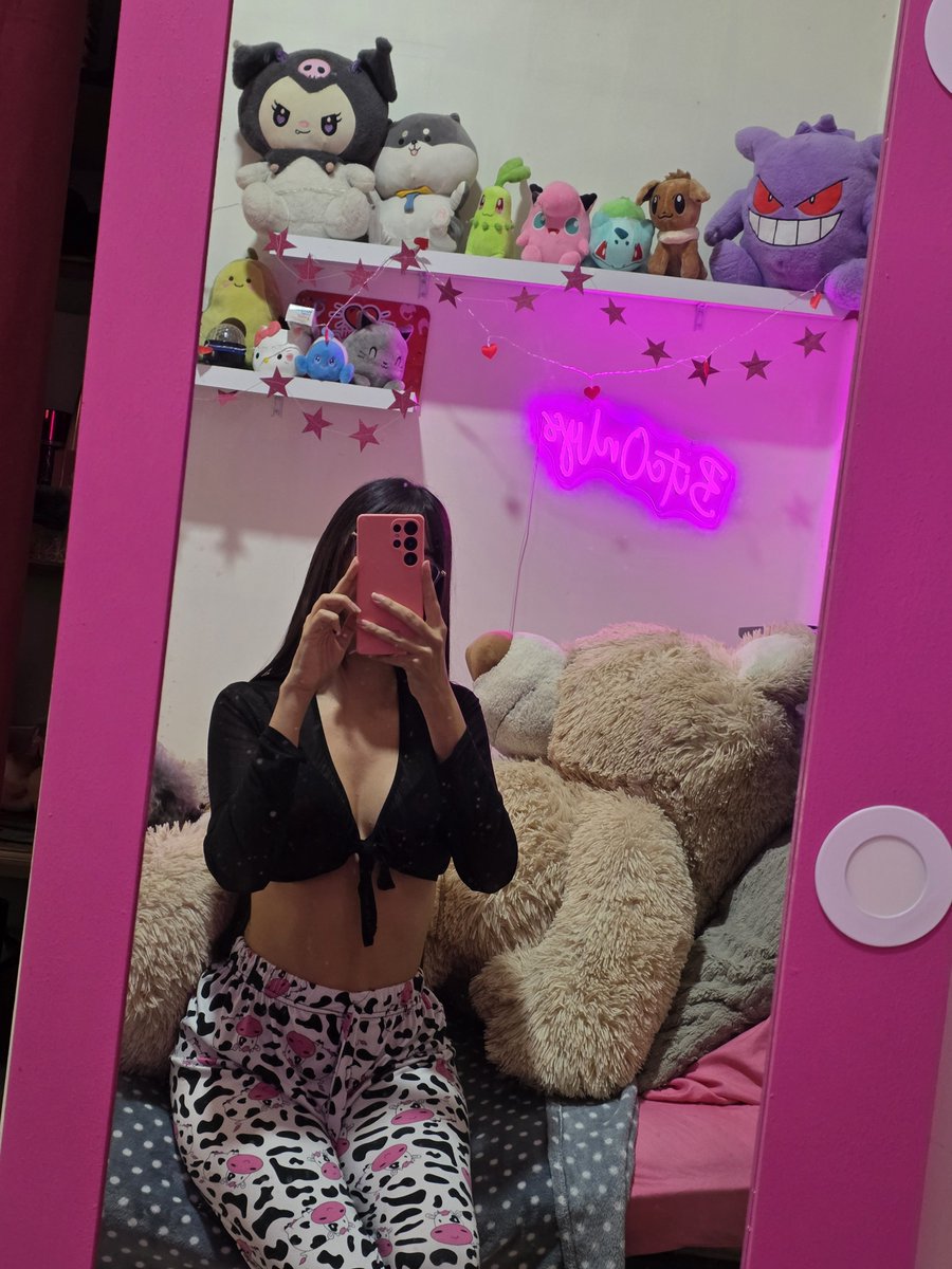 BitcOnlys's tweet photo. I saw a cute little bear lying in bed! 😏 https://t.co/uGD9oxRlM6