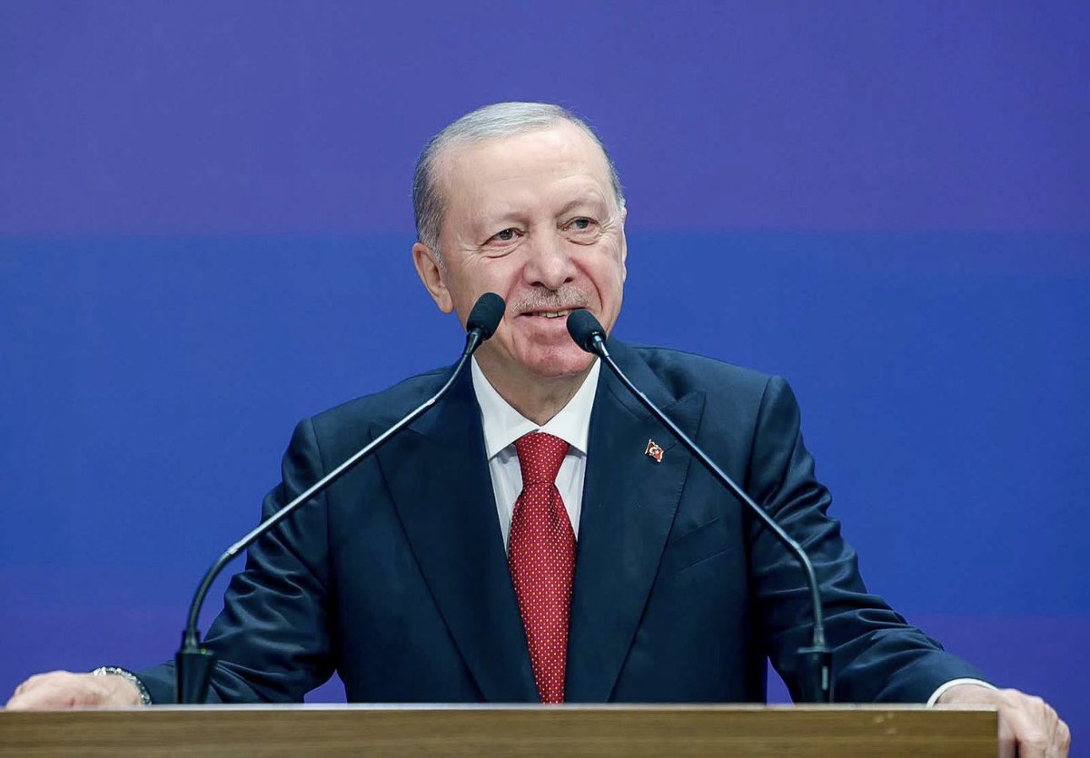 AyferKubilay's tweet photo. AK Parti İstanbul İl Kadın Kolları Mahalle Başkanları İstişare ve Değerlendirme Toplantımızı; Liderimiz Sayın @RTErdogan başkanlığında gerçekleştirdik. İstikbal davamıza samimiyeti ile tüm Ak Kadınlar olarak dikleşmeden dik durarak çalışmalarımıza devam ediyoruz.
📍Ankara https://t.co/C95uFVhzrs