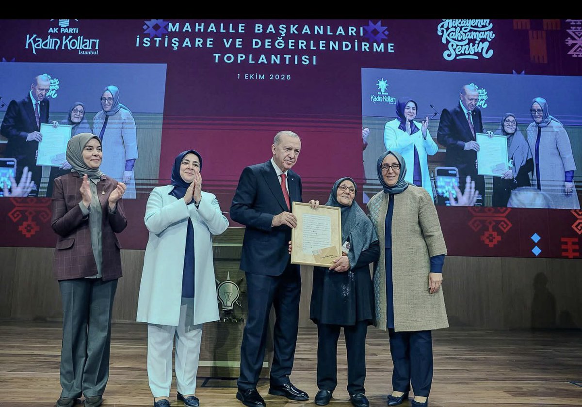 AyferKubilay's tweet photo. AK Parti İstanbul İl Kadın Kolları Mahalle Başkanları İstişare ve Değerlendirme Toplantımızı; Liderimiz Sayın @RTErdogan başkanlığında gerçekleştirdik. İstikbal davamıza samimiyeti ile tüm Ak Kadınlar olarak dikleşmeden dik durarak çalışmalarımıza devam ediyoruz.
📍Ankara https://t.co/C95uFVhzrs